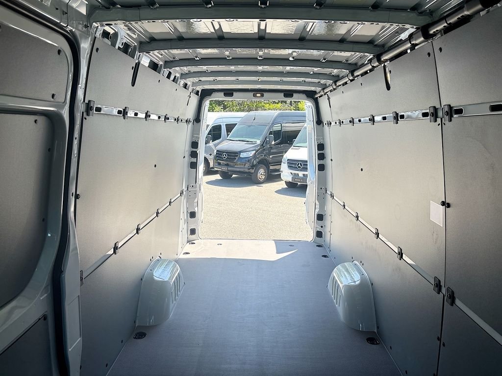 New 2026  Mercedes-Benz Cargo 170 WB image 16