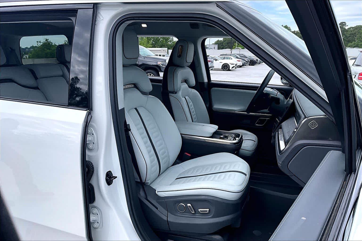 Used 2023 Glacier White Rivian Launch Edition image 8