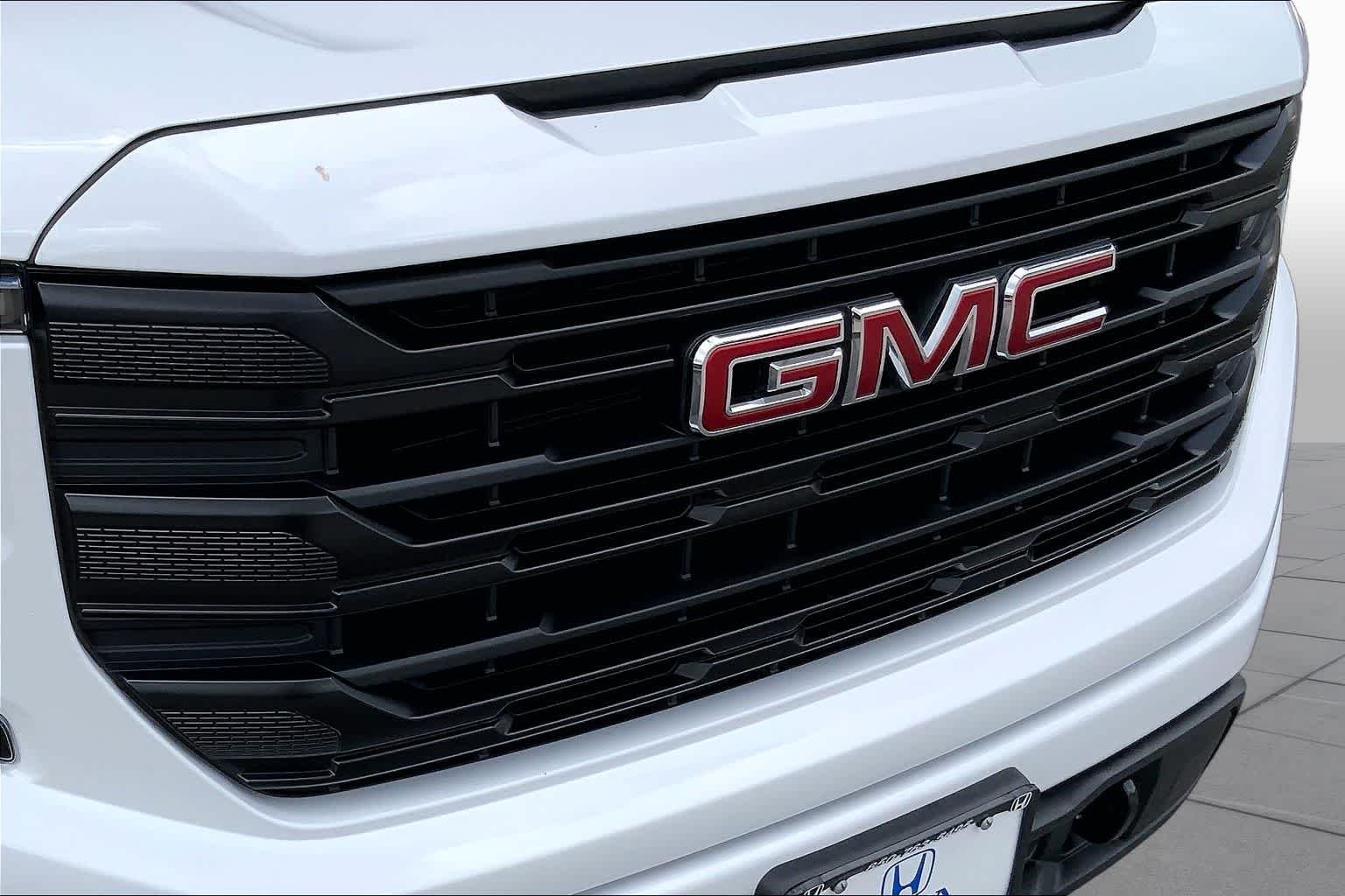 Used 2026 Summit White GMC Pro image 32