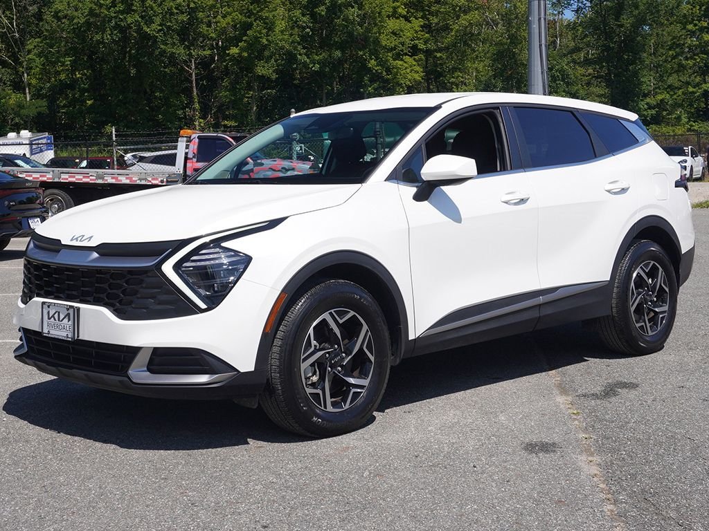 Used 2024 White Kia LX image 7