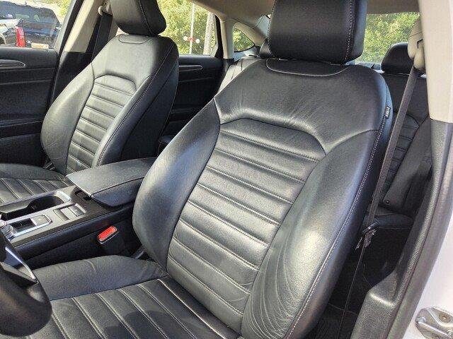 Used 2017 White Platinum Metallic Tri-Coat Ford SE image 11