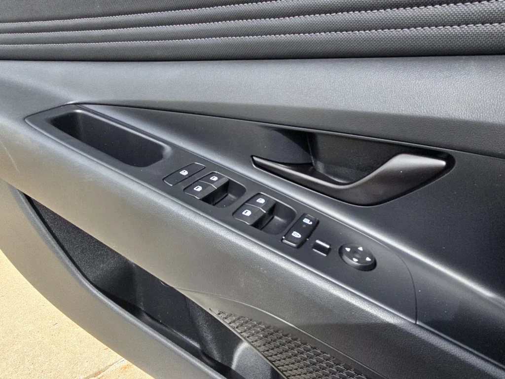 Used 2025 Intense Blue Hyundai SEL Sport image 18