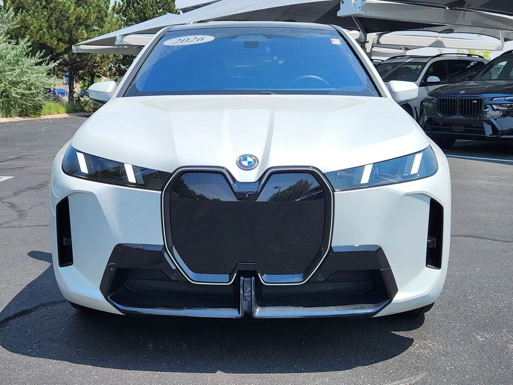 Used 2026 White Metallic BMW xDrive60 image 5
