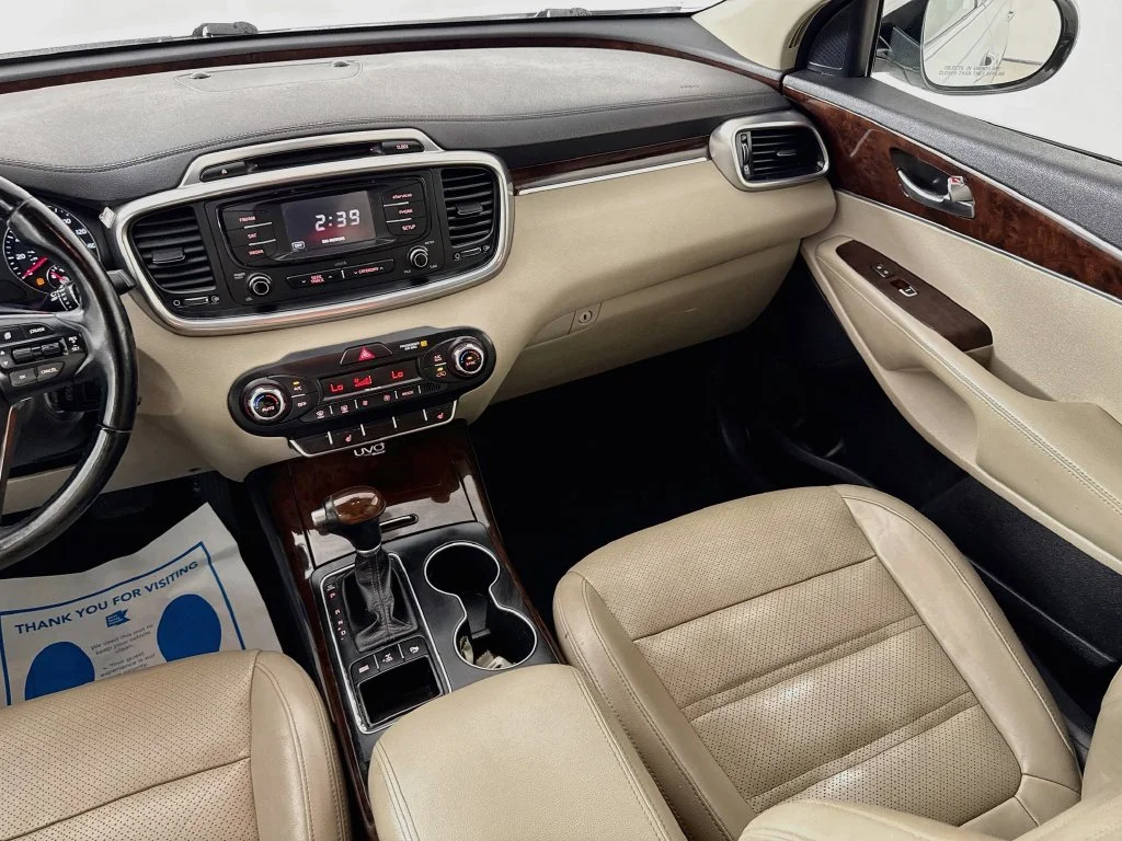 Used 2016 White Kia EX image 28