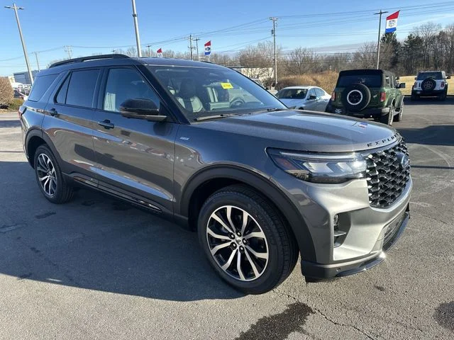 New 2026 Carbonized Gray Metallic Ford ST-Line image 10