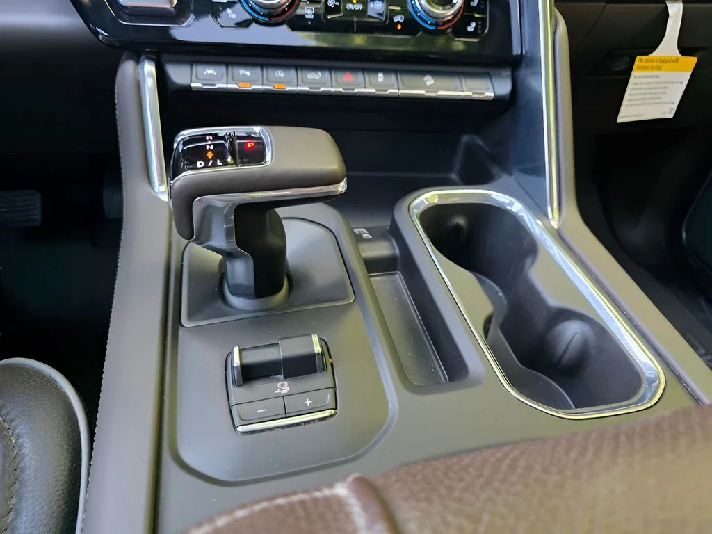 Used 2025 White Frost Tricoat GMC Denali image 30