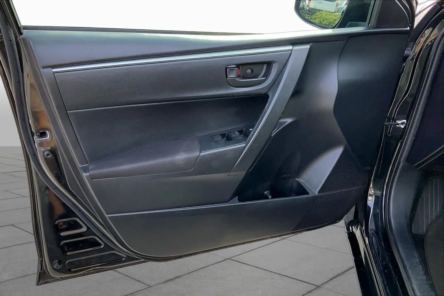 Used 2014 Black Sand Mica Toyota L image 19