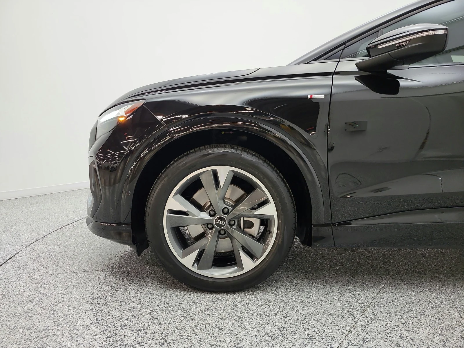 Used 2024 Mythos Black Metallic Audi Premium Plus 55 quattro image 21