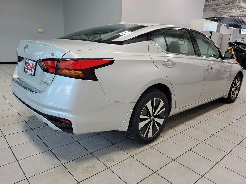 Used 2020 Silver Nissan 2.5 SL image 8