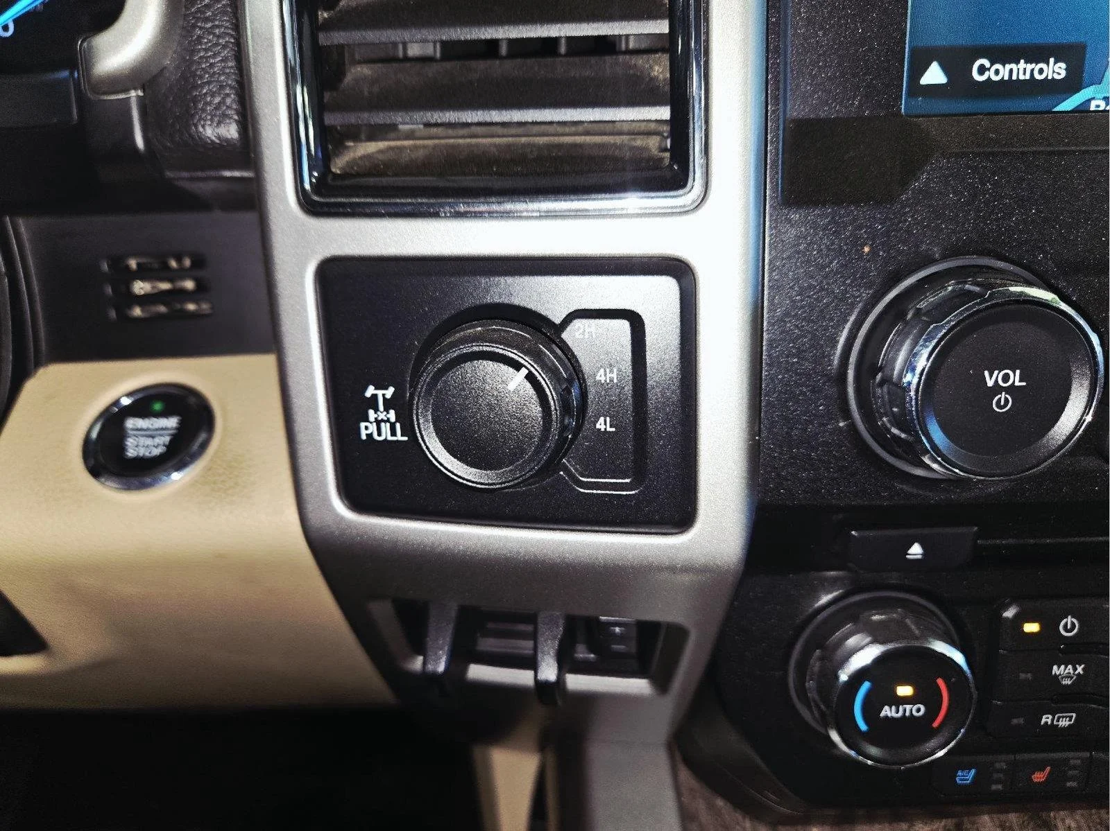 Used 2018 White Gold/Stone Gray Ford Lariat image 22