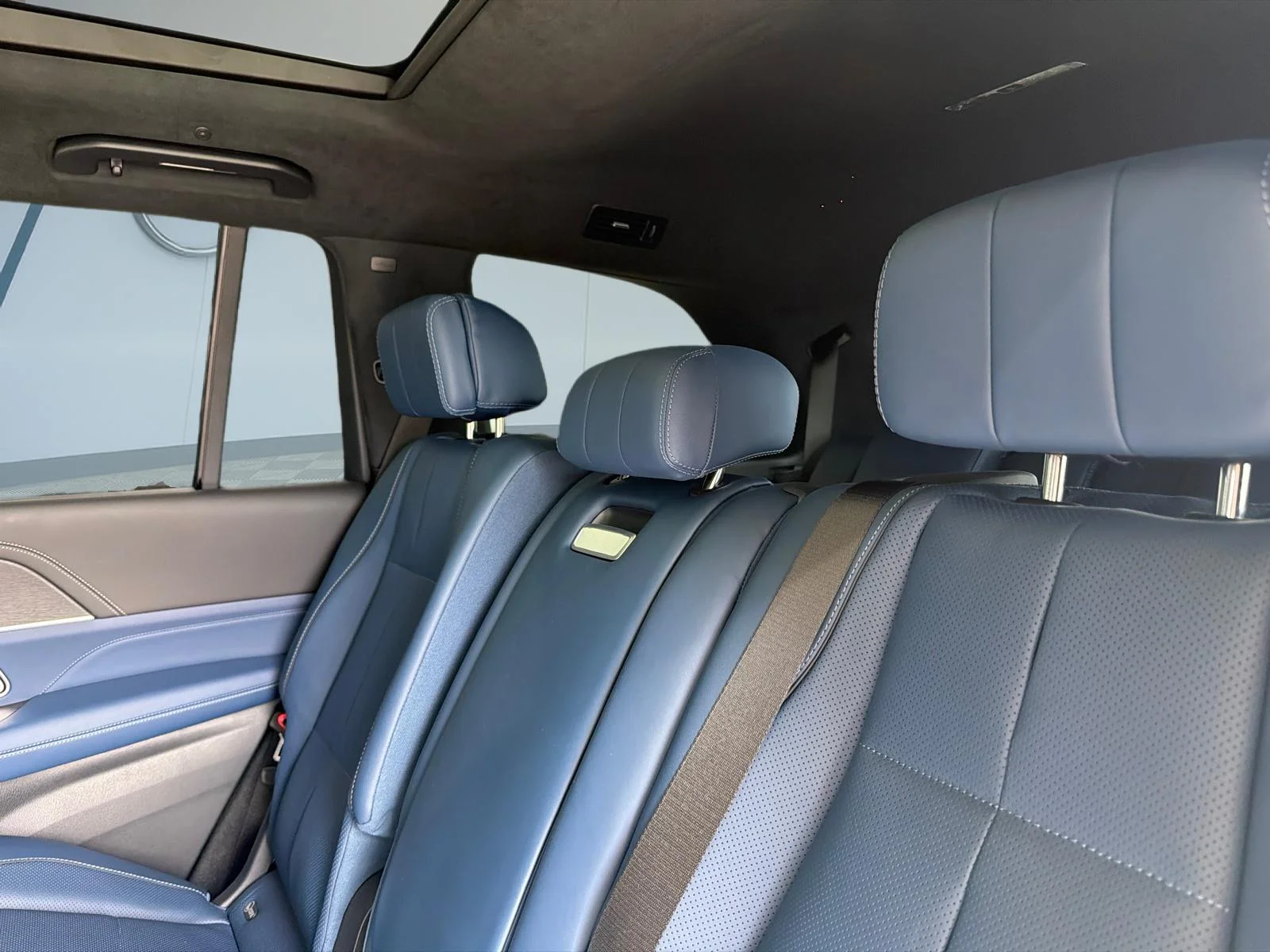 New 2026 White Mercedes-Benz Gls 450 4matic Suv image 25