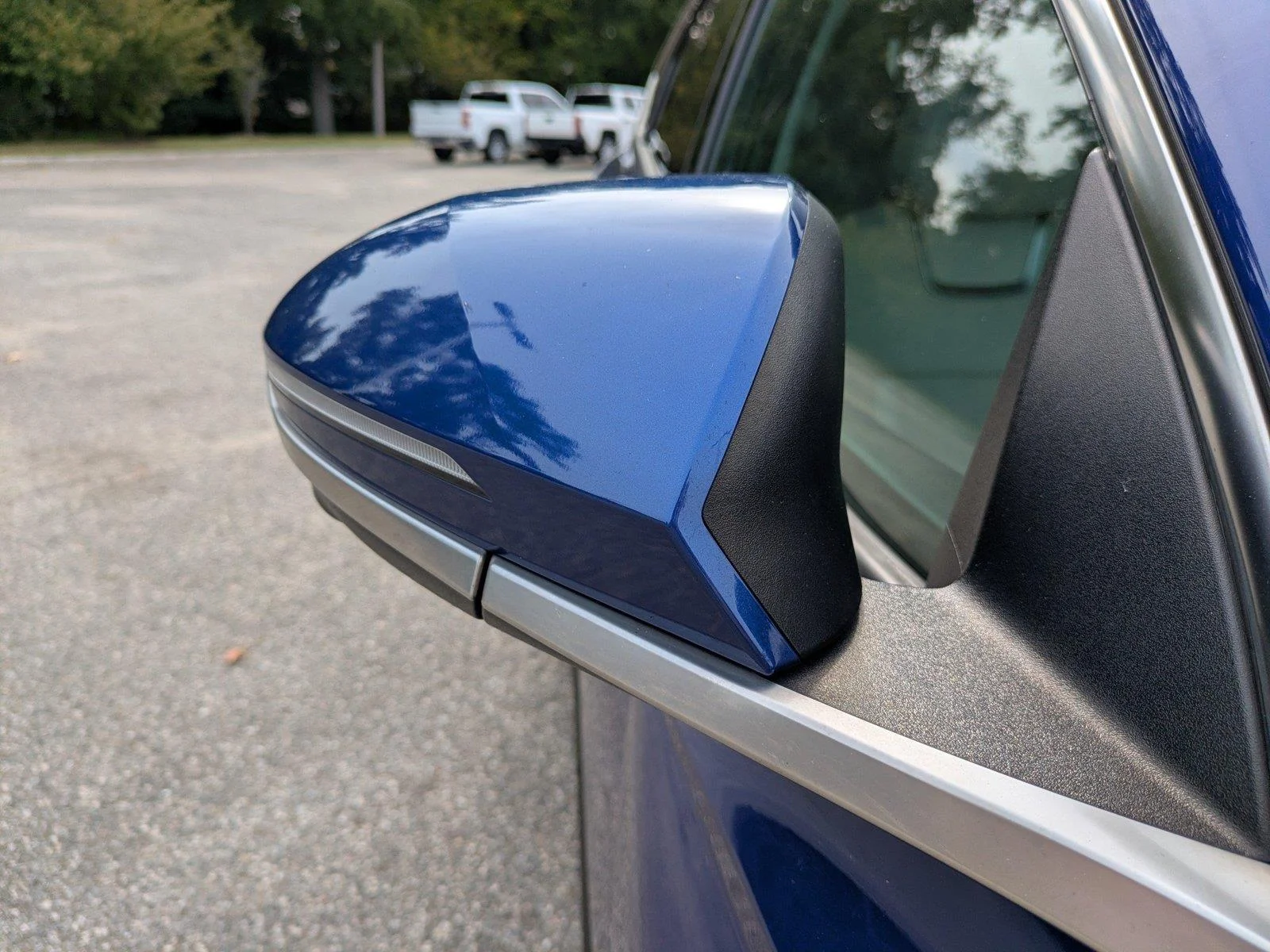 Used 2022 Intense Blue Hyundai Limited image 12
