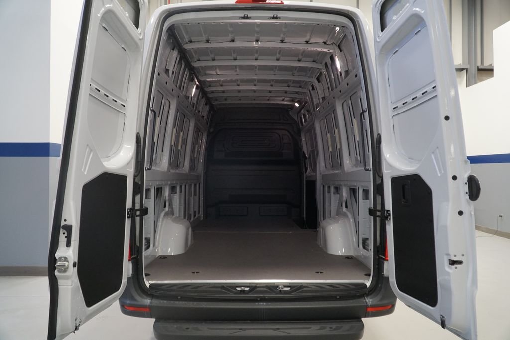 New 2025 Arctic+White Mercedes-Benz Cargo 170 WB image 12