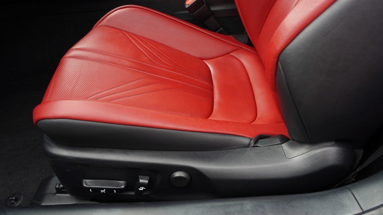 Used 2015 Black Lexus  image 18