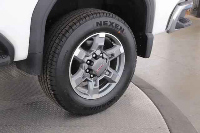 Used 2025 White GMC SLT image 16