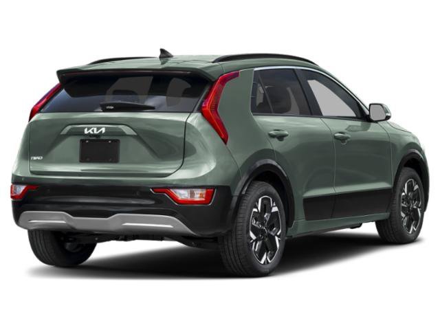 Used 2025 Cityscape Green Kia Wind image 2