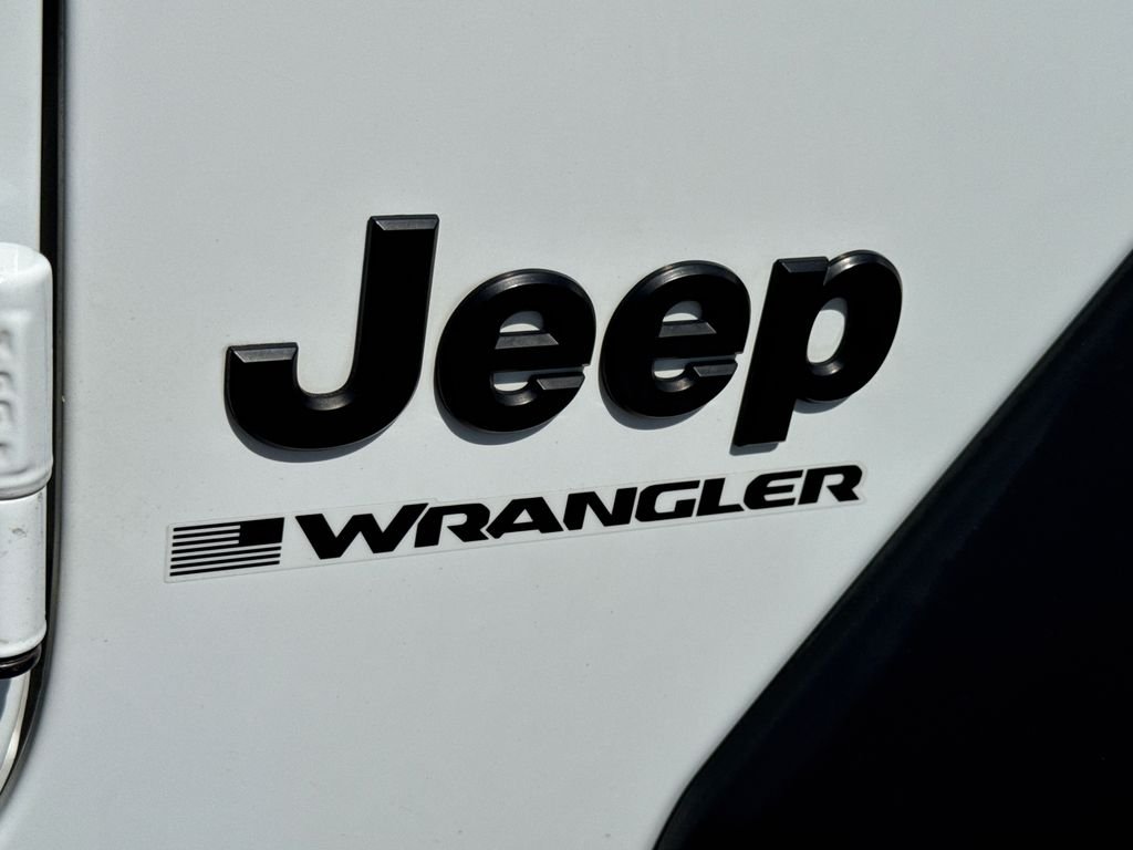 Used 2023 White Jeep Sport S image 8
