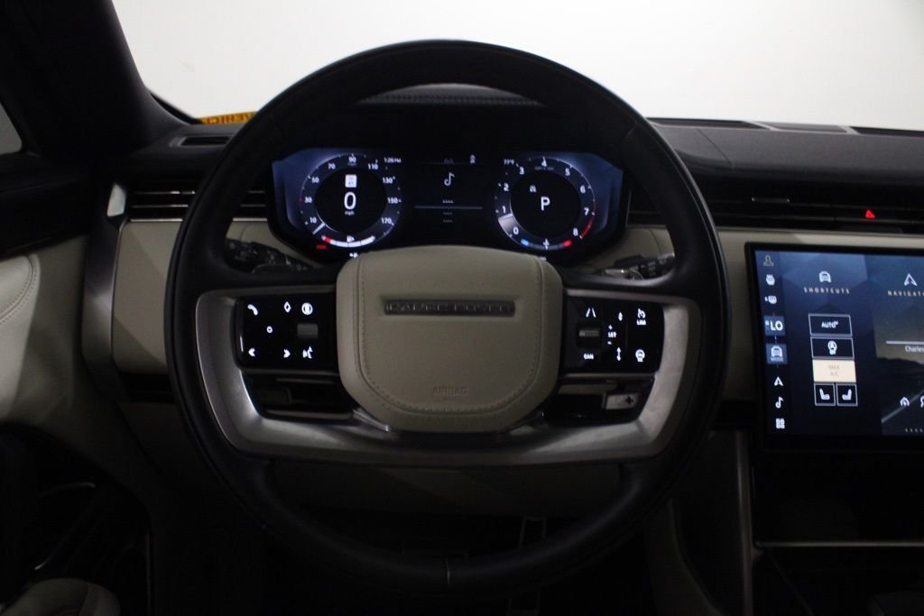 Used 2025  Land Rover SE image 26