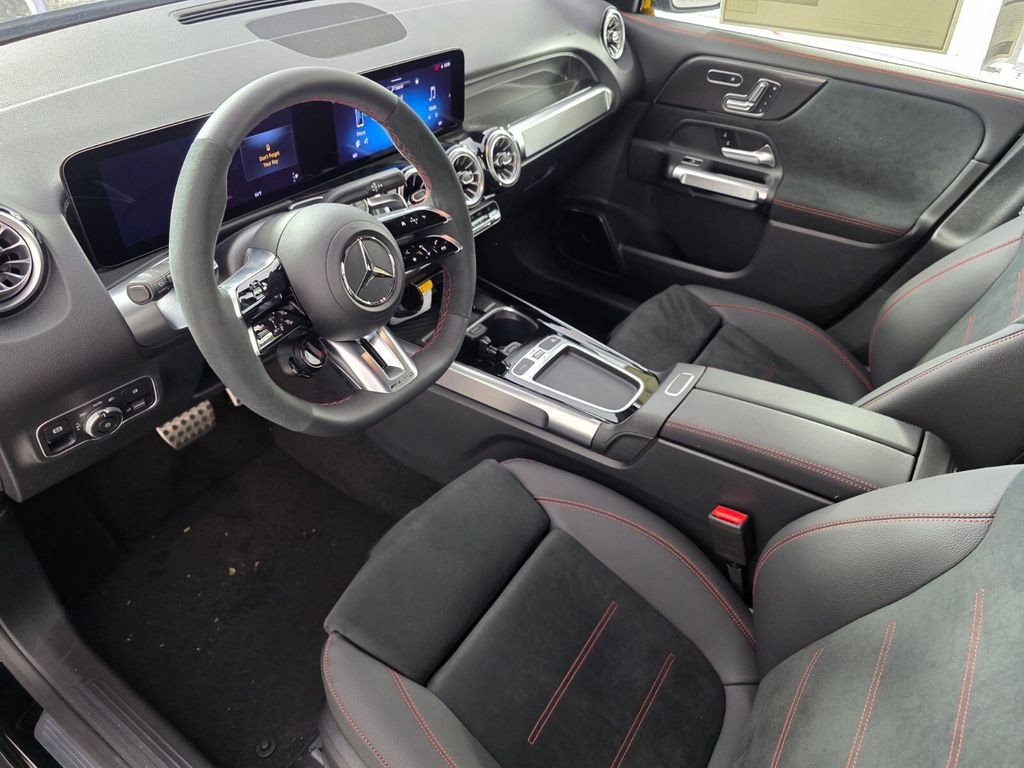 2026 Mercedes-Benz GLB AMG GLB 35 - Photo 7