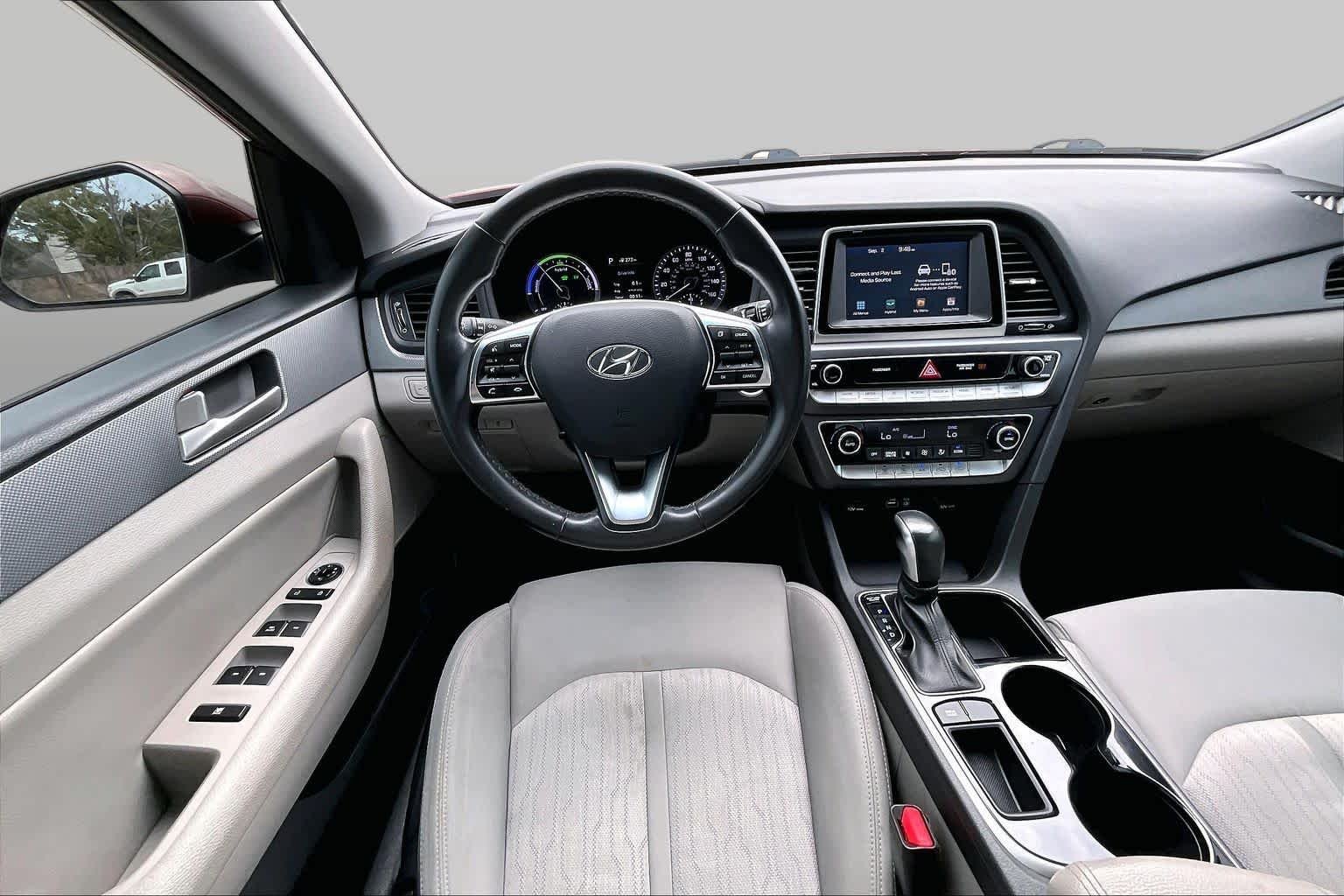 Used 2018 Cosmopolitan Red Hyundai SE image 6