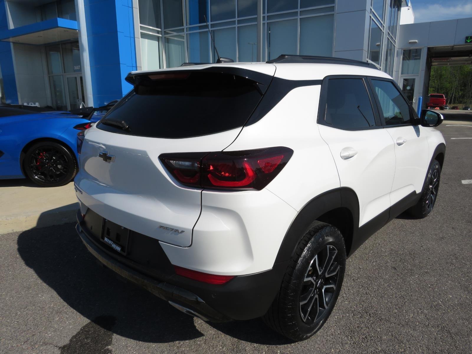Used 2025 Pearl Chevrolet ACTIV image 7