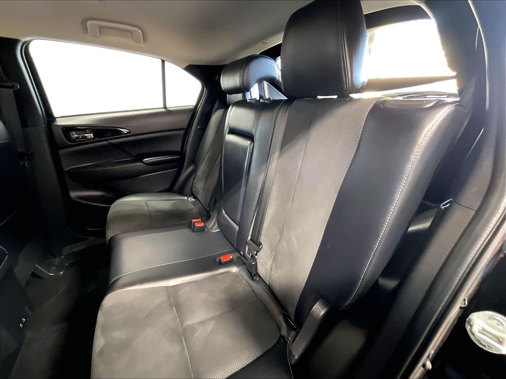 Used 2024 Silver Mitsubishi SE image 15