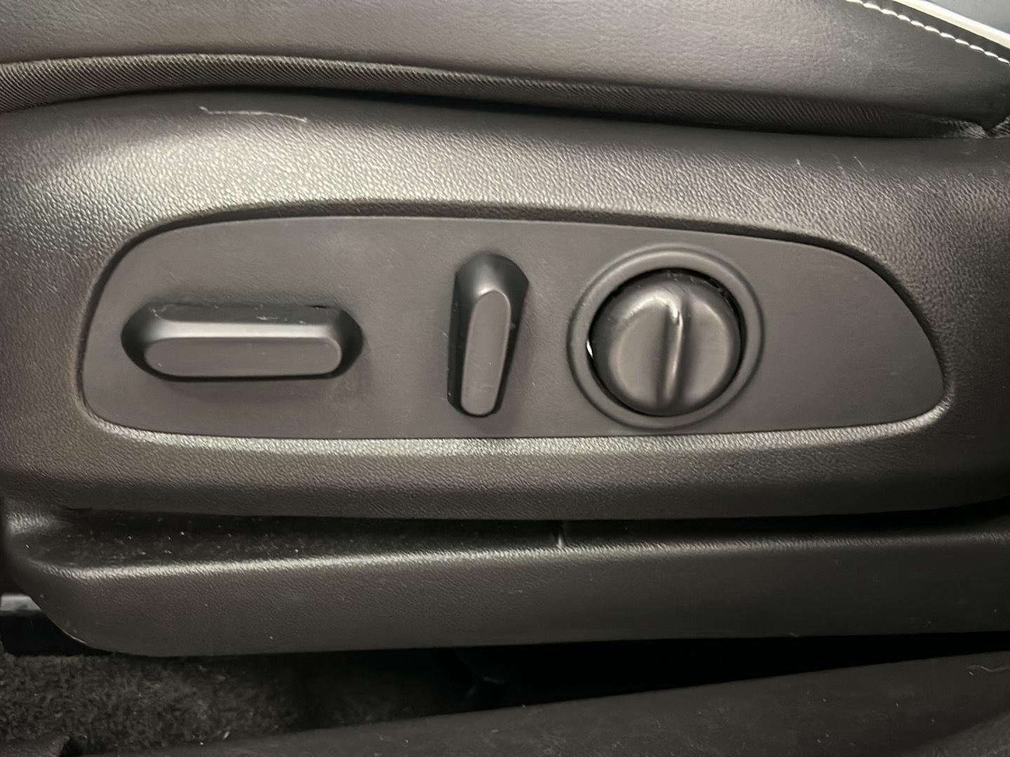Used 2024 Ebony Twilight Metallic Buick Avenir image 15