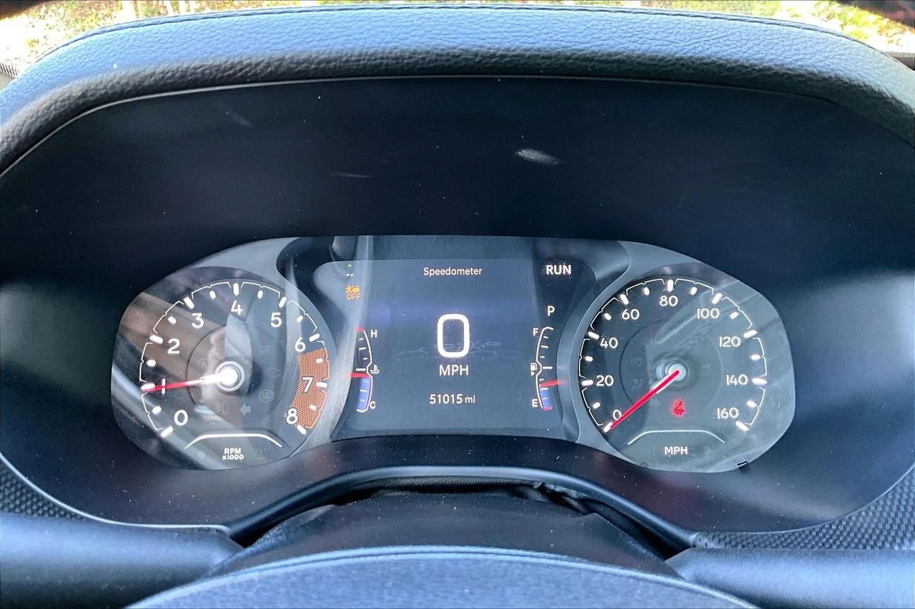 Used 2024 Silver Jeep Trailhawk image 9