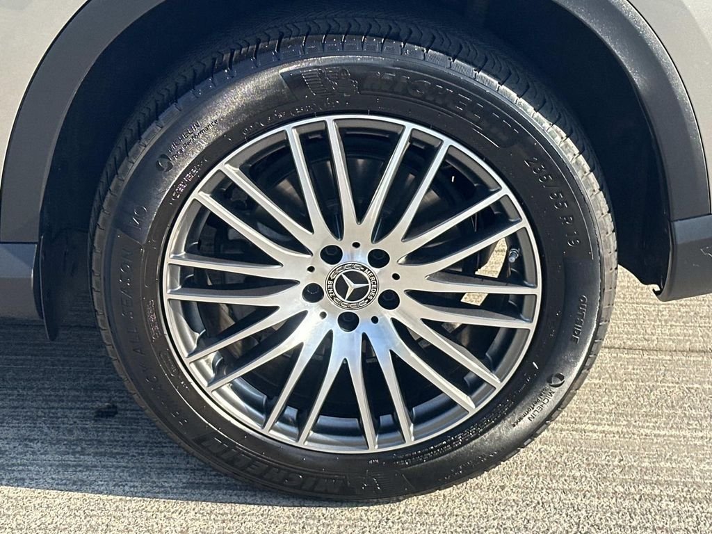 Certified Used 2023  Mercedes-Benz GLC 300 image 9