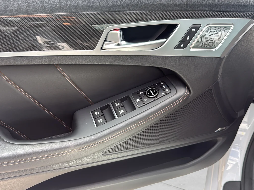 Used 2019 White Genesis 3.3T Sport image 34