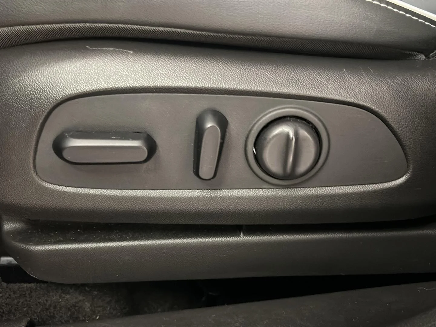 Used 2024 Ebony Twilight Metallic Buick Avenir image 15
