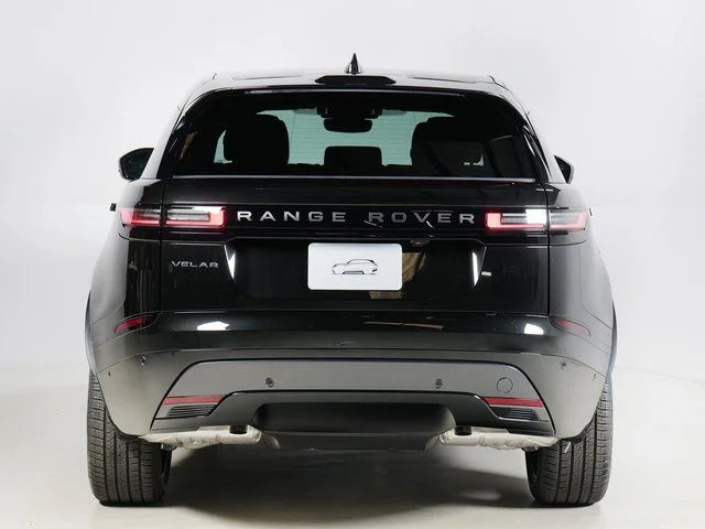 New 2026 Santorini Black Land Rover Dynamic SE image 7