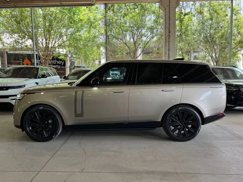 New 2026 Batumi Gold Premium Metallic Land Rover SE image 5