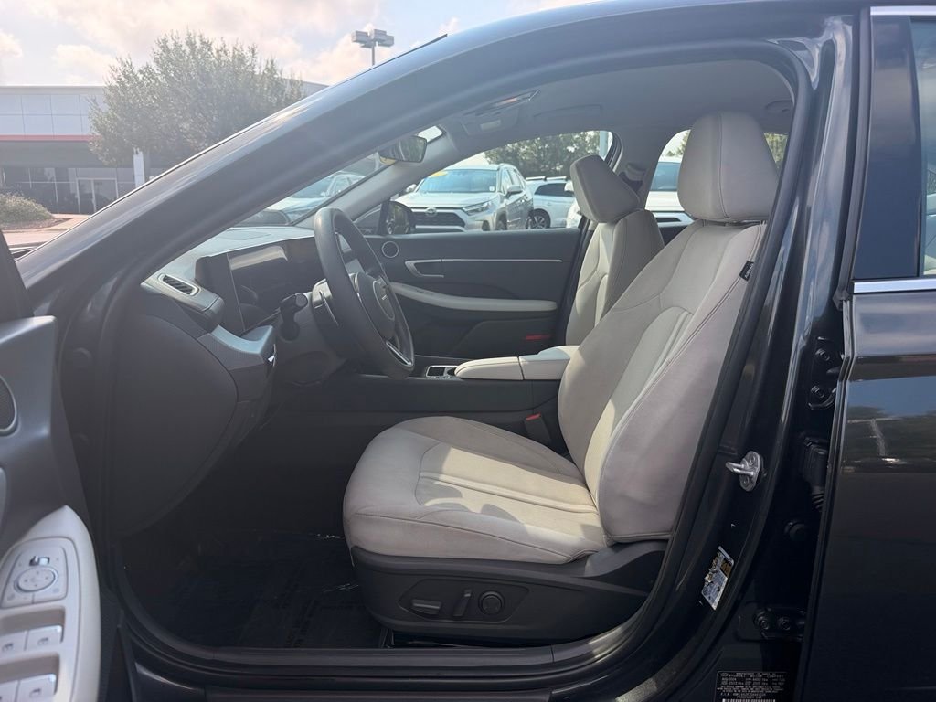 Used 2025 Gray Hyundai SEL image 22