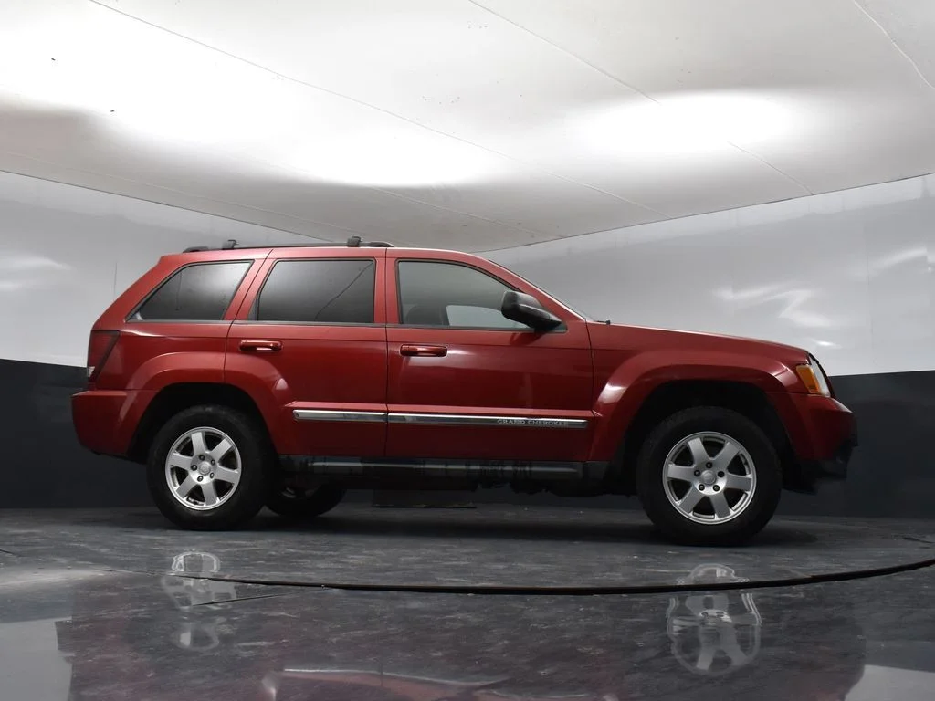 Used 2010 Red Jeep Laredo image 11