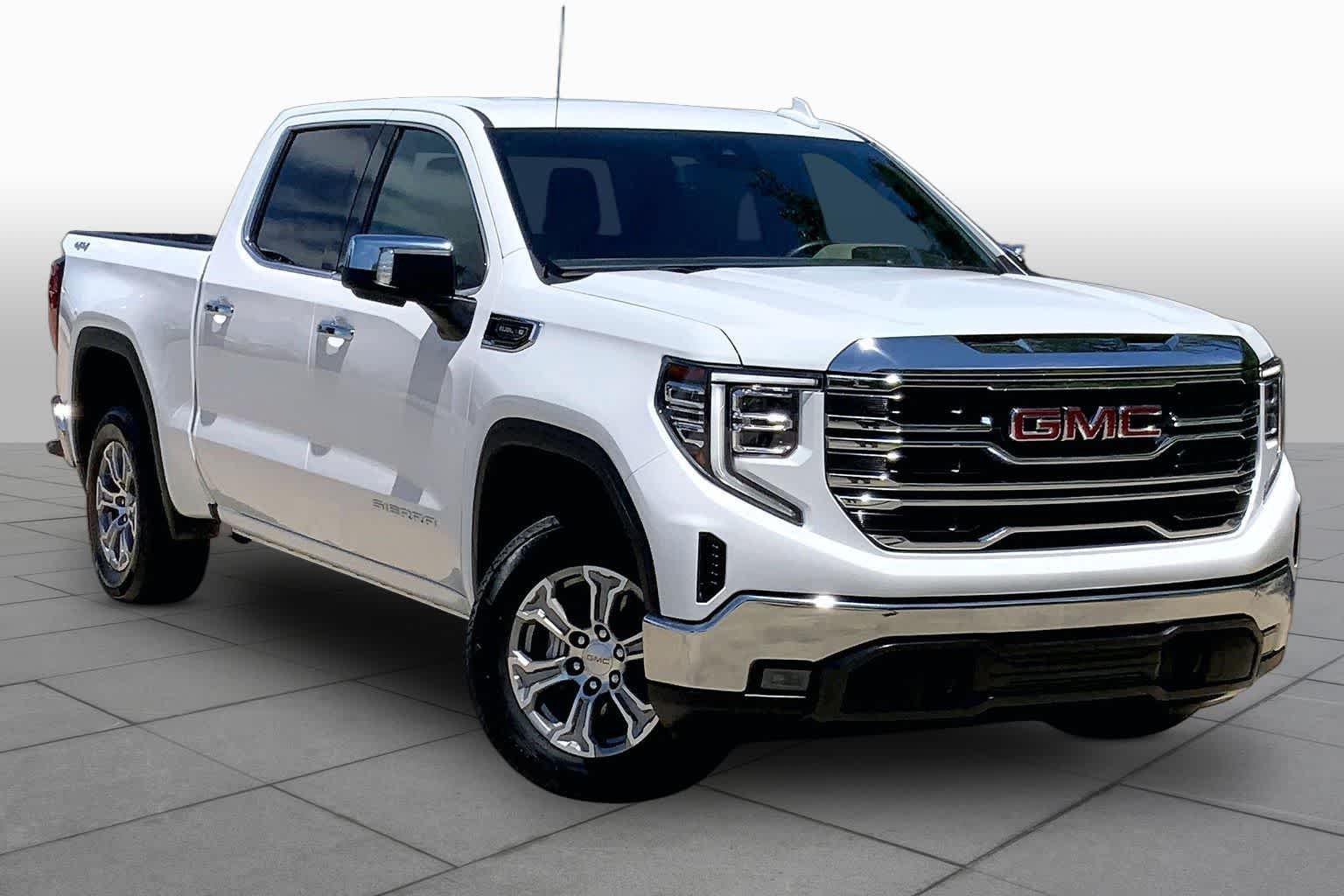 Used 2025 Summit White GMC SLT image 3