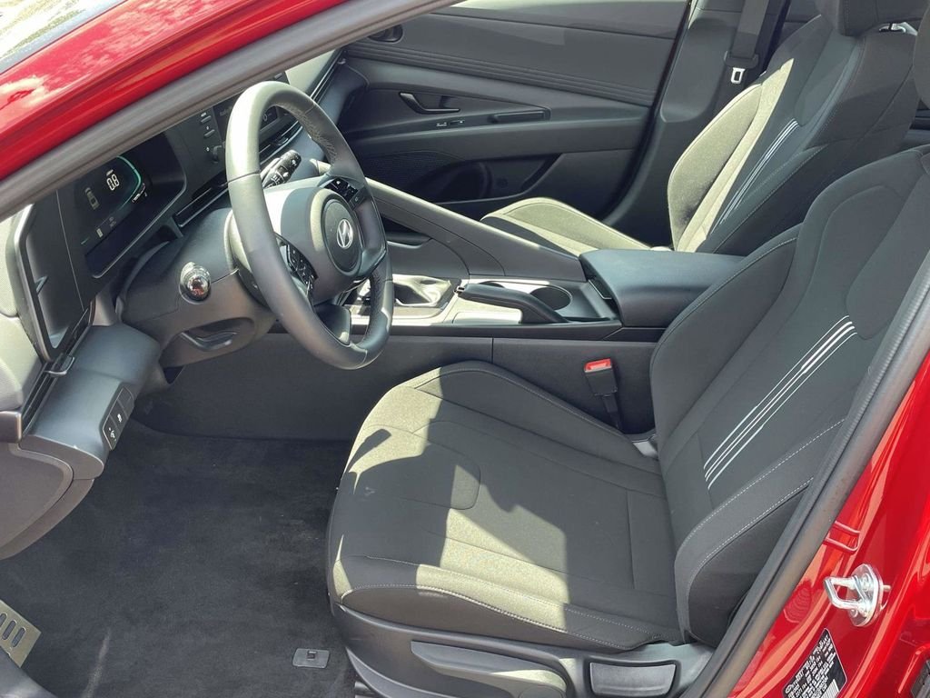 Used 2025 Red Hyundai SEL Sport image 9