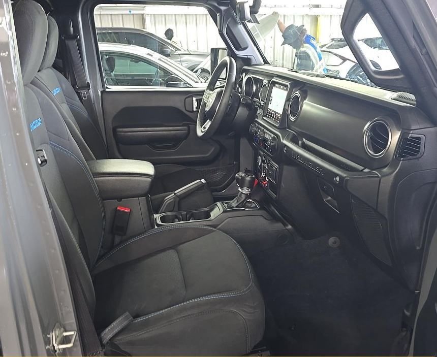 Used 2023 Gray Jeep Rubicon 4xe image 8