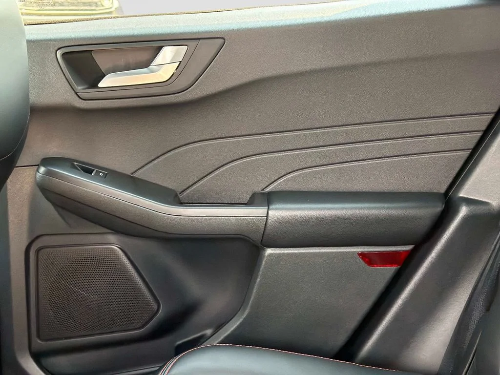 Used 2025 Agate Black Metallic Ford ST-Line image 16