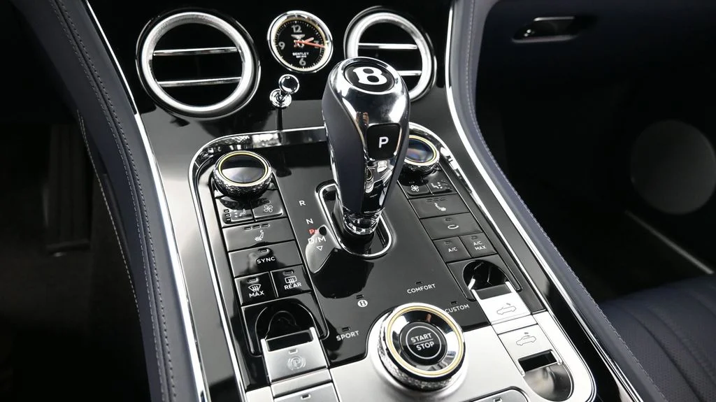 New 2026 White Bentley  image 25