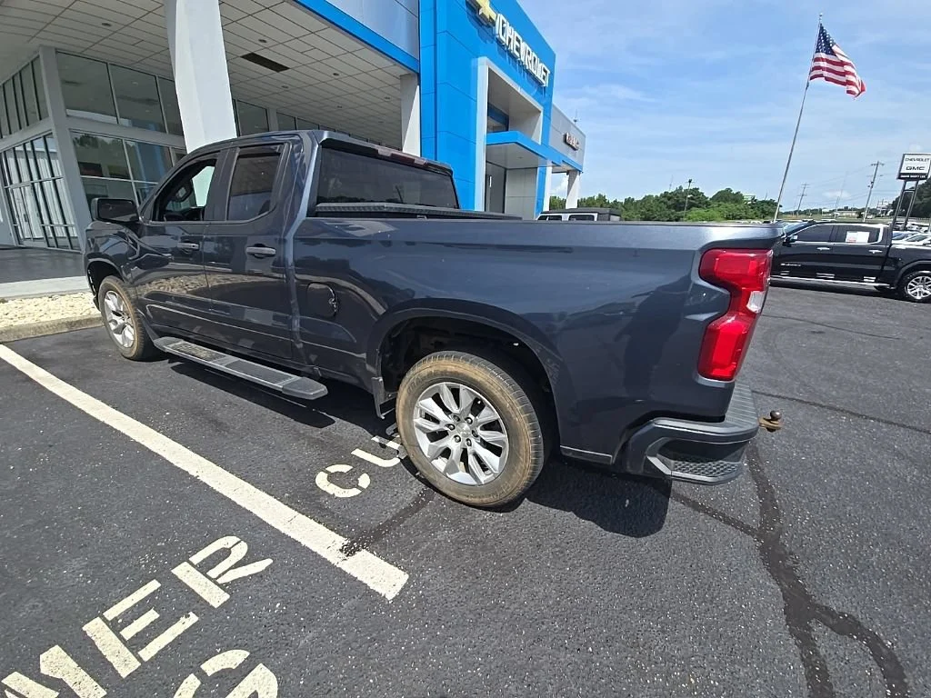 Used 2020 SHADOW GRAY METALLIC Chevrolet Custom image 16