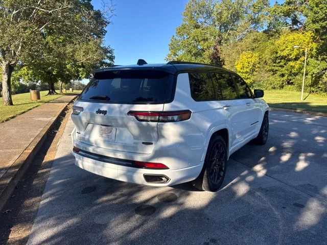 Used 2025 White Jeep Summit image 7