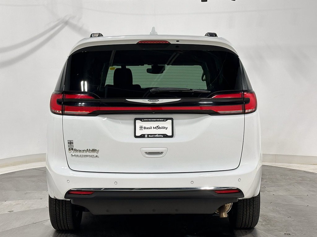 Used 2022 White Chrysler Wheelchair Accessible-Touring L image 7