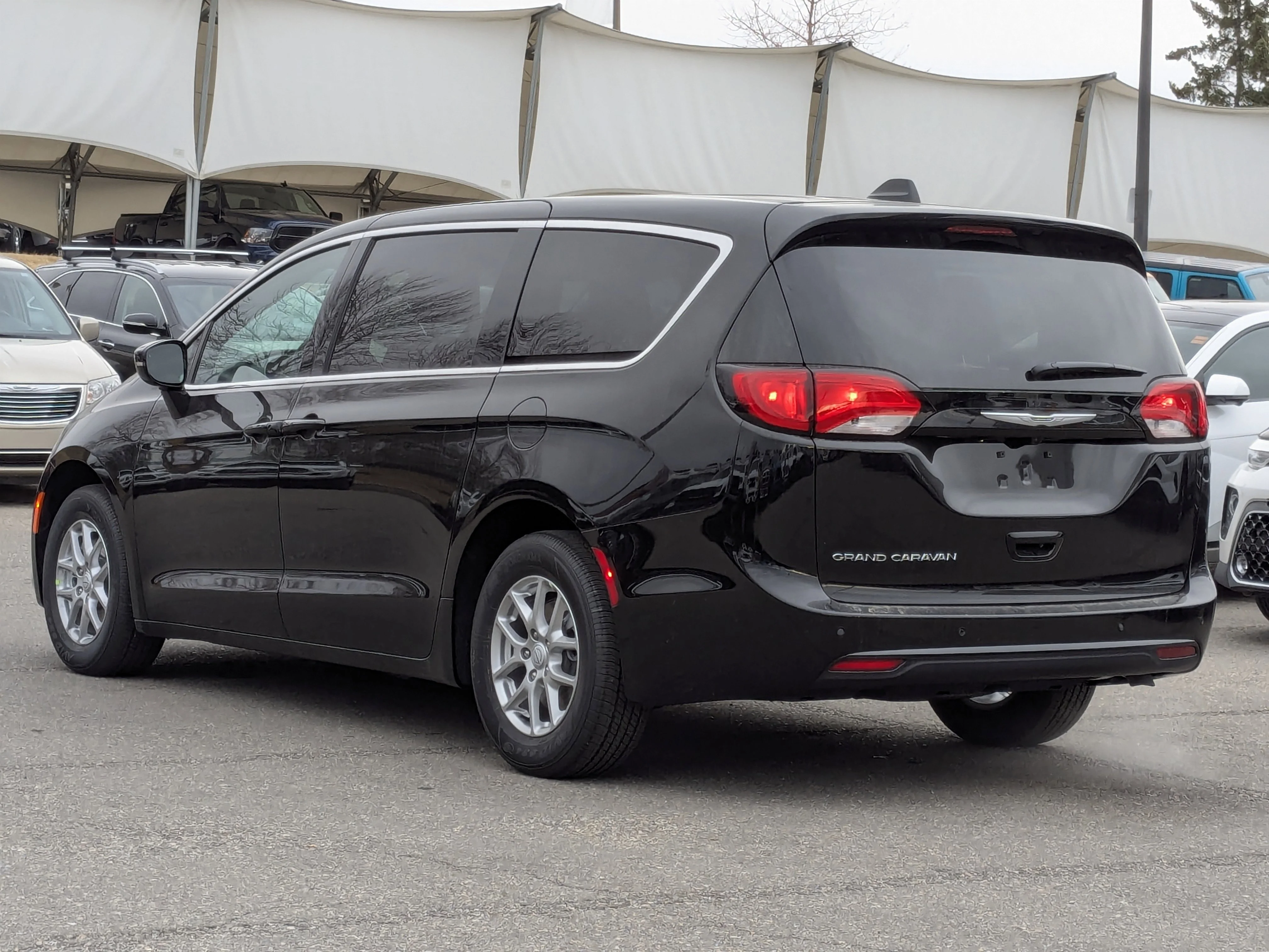 New 2026 Black Chrysler SXT - Power Liftgate - Power Sliding Doors - Leather - Remote Start image 6