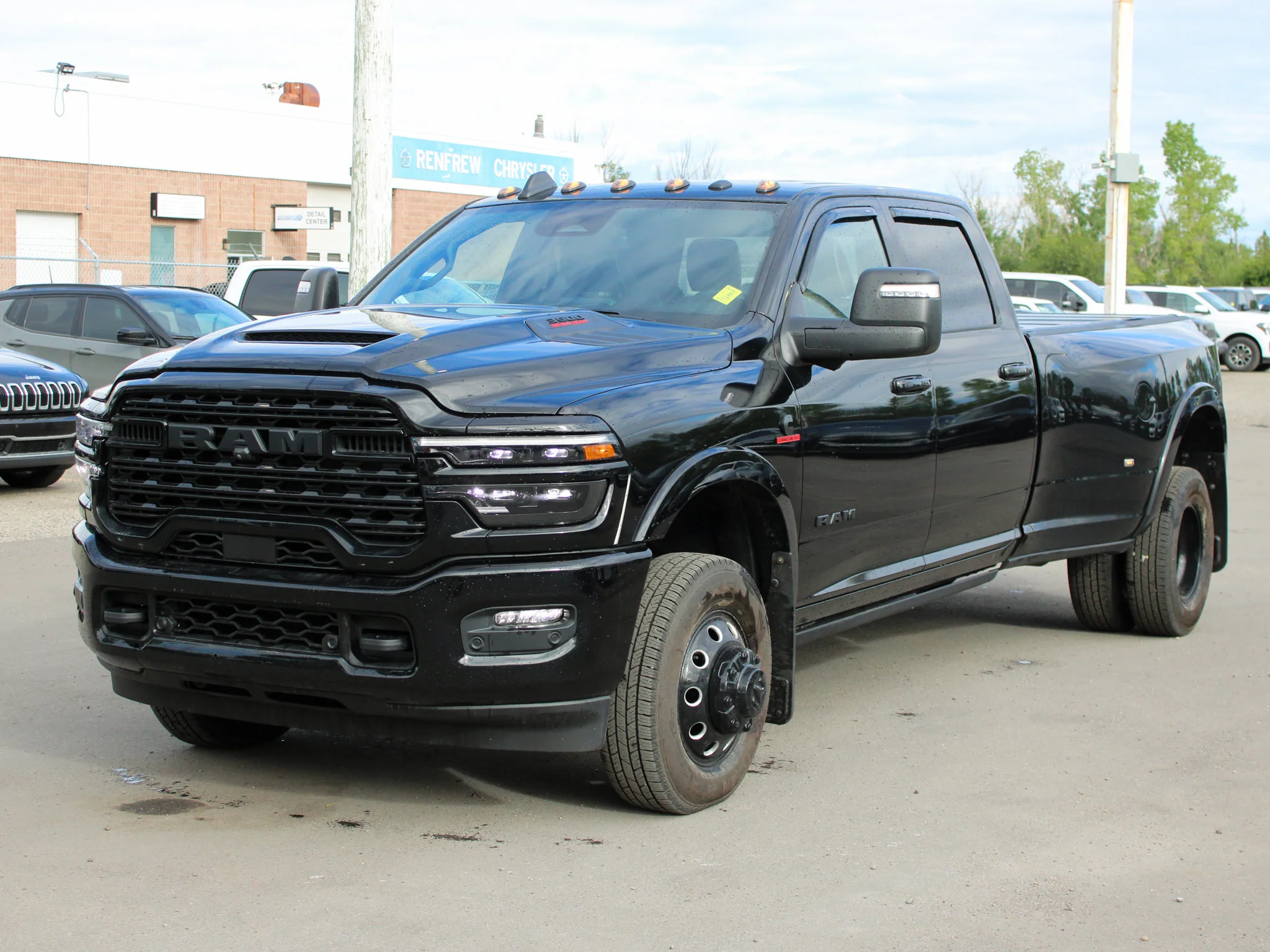 Certified Used 2025 Black RAM Limited* | Crew Cab | Cummins Diesel | Night Edition | 5th Wheel & Gooseneck | Apple CarPlay image 11