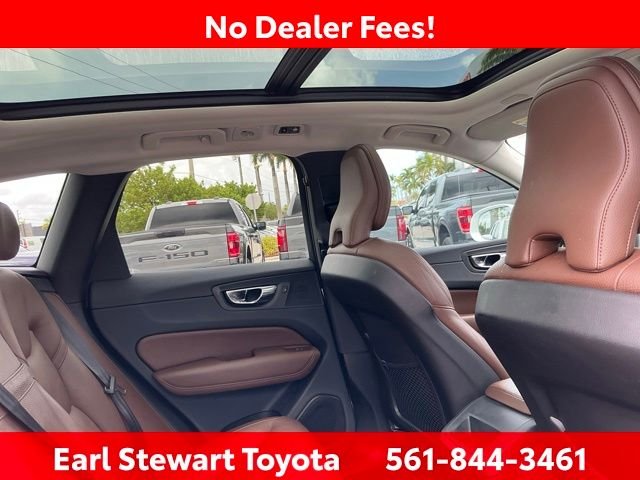 Used 2019 White Volvo T5 Momentum image 38