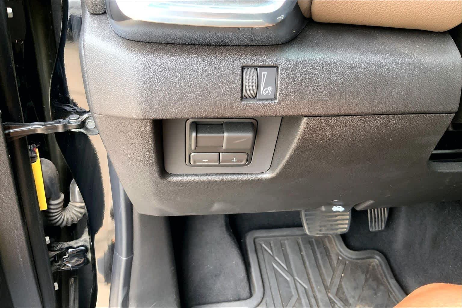 Used 2026 Onyx Black GMC 4WD Denali image 32
