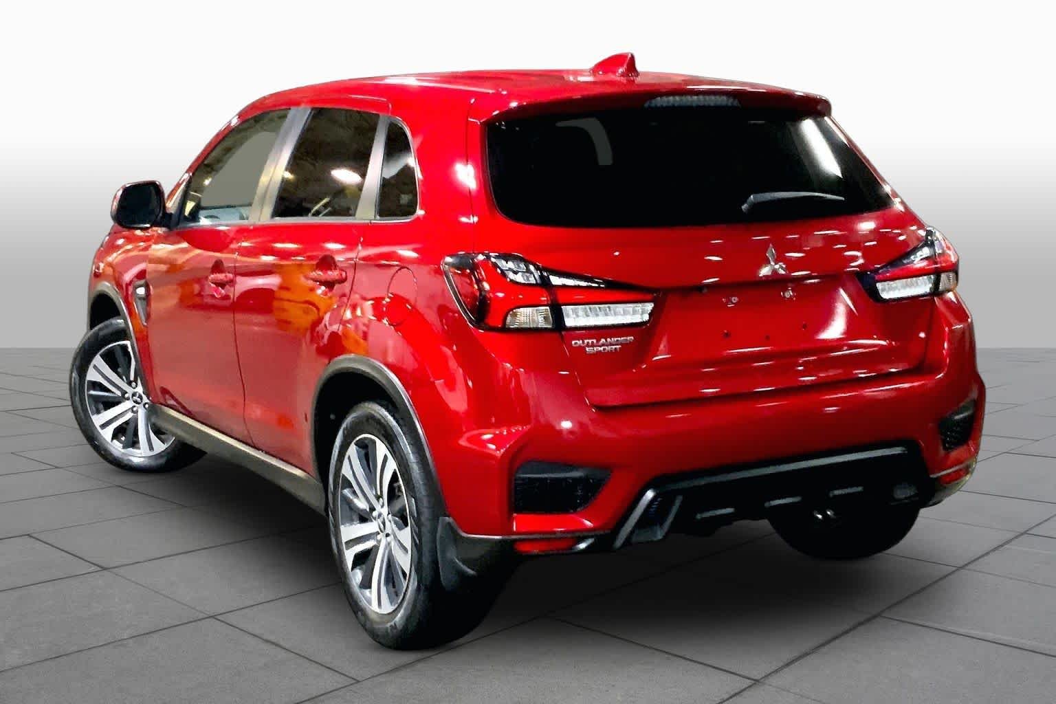Used 2022 Red Diamond Mitsubishi ES image 12