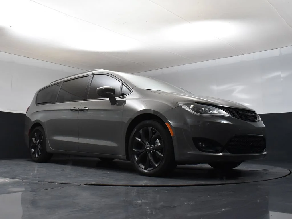 Used 2020 White Chrysler Touring L Plus image 7