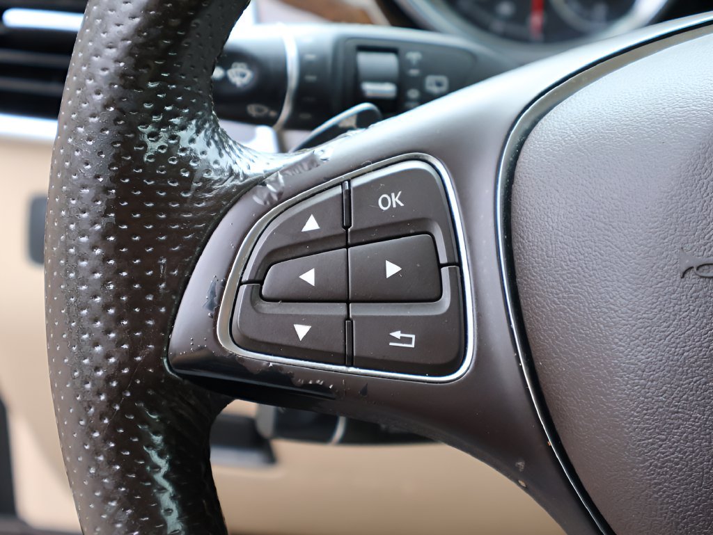 Used 2018 Brilliant Blue Metallic Mercedes-Benz GLE 350 image 33
